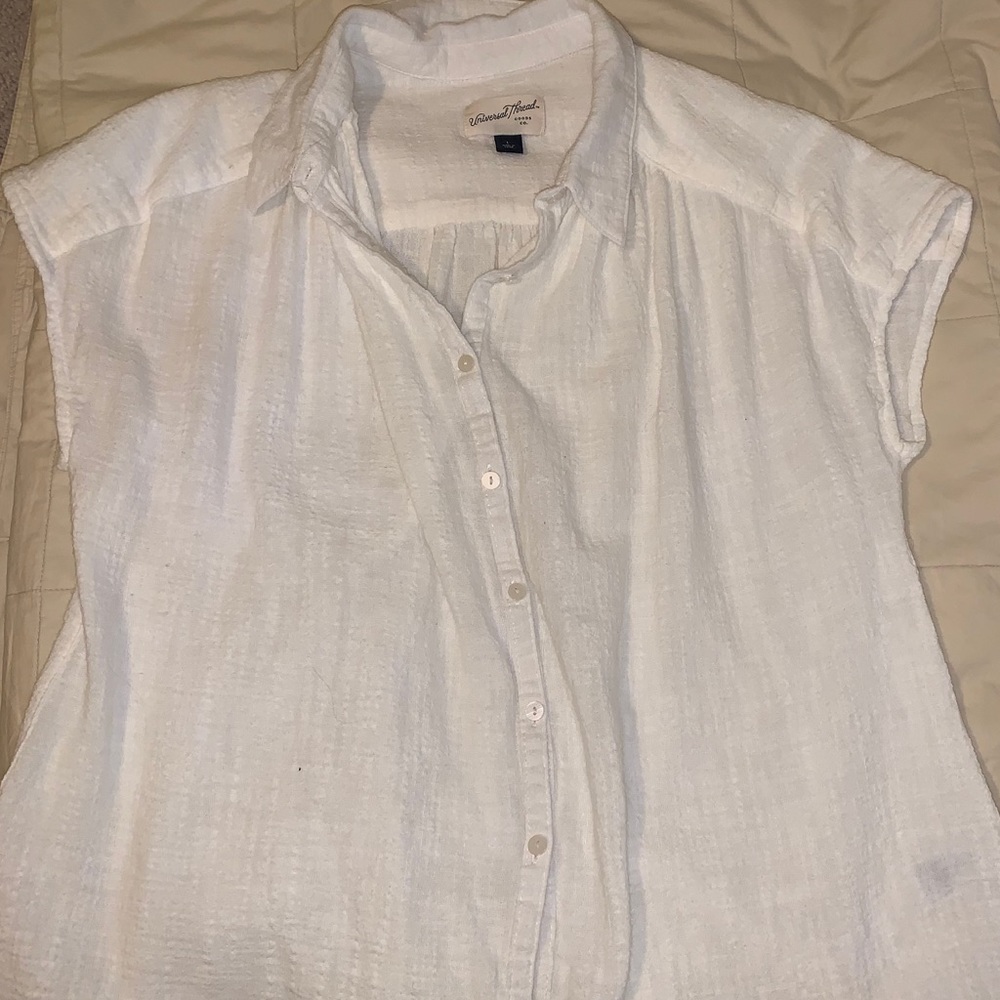 Universal Threads -white flowy thread top!